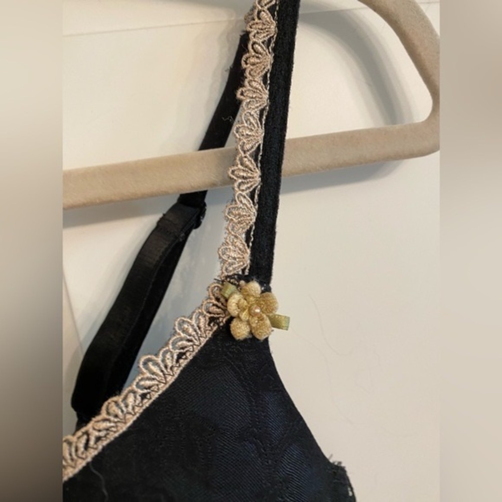 NWOT Piege Lingerie Bra Size 34B in Black with Cream Embroidery - Picture 4 of 10